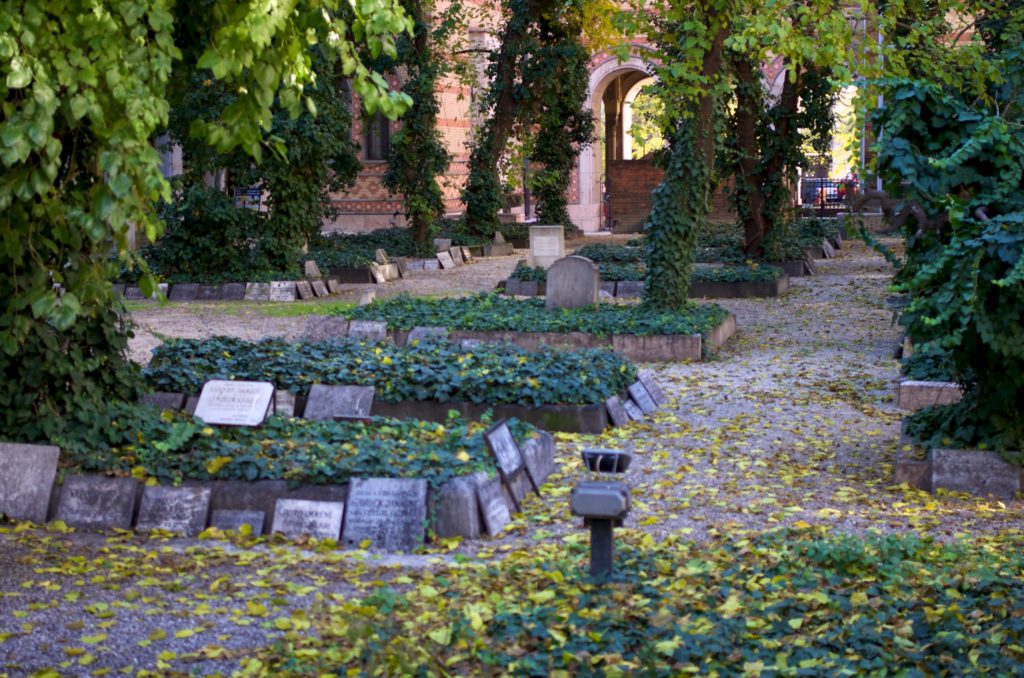Cemetery at Dohany Street synagogue, Budapest. Photo by J.F.Penn