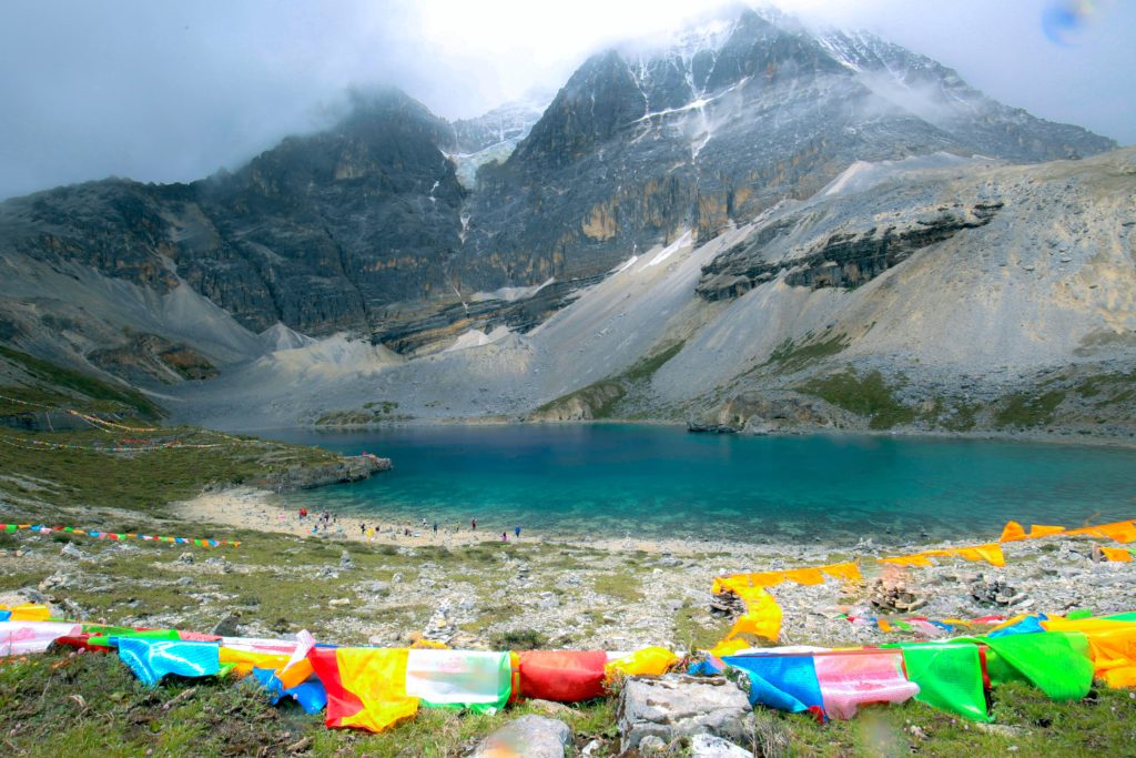 YaDing, Sichuan, China. Photo by Shihao Mei on Unsplash