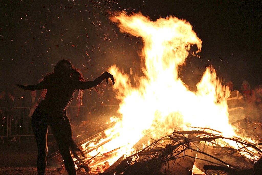 Edinburgh Beltane. Photo by Stefan Schäfer, Lich, CC BY-SA 3.0 via Wikimedia Commons