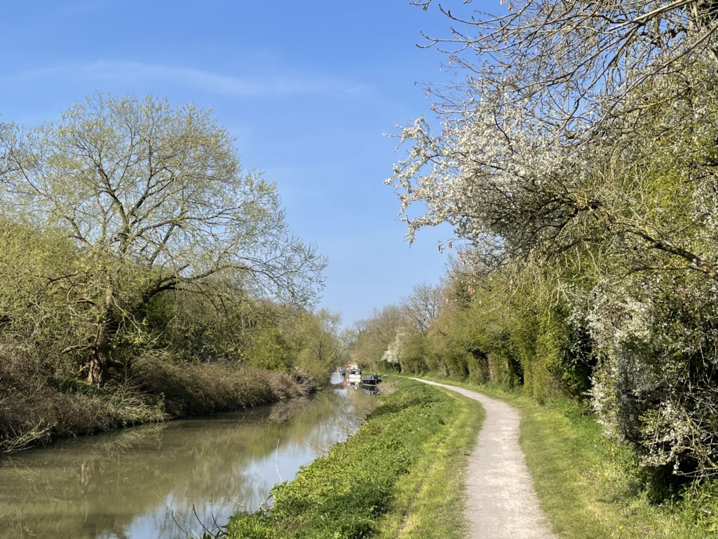 Kennet and Avon canal near Devizes Photo by JFPenn