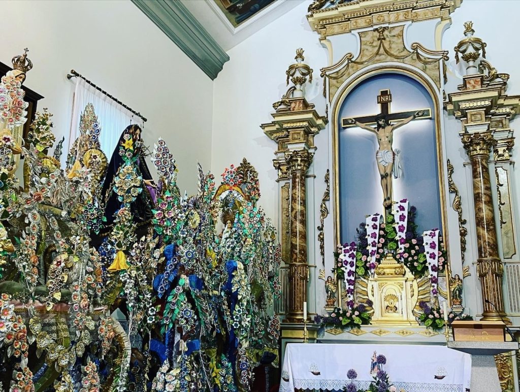 Saints with decoration at Vila Praia de Ancora Photo by JFPenn
