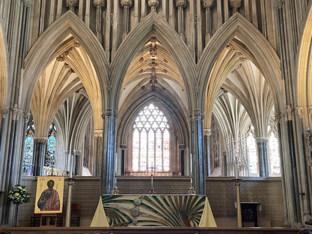 Wells Cathedral pointed arches Photo by JFPenn